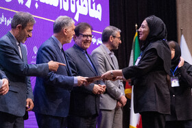 سید عباس صالحی، وزیر فرهنگ و ارشاد و علی منتظری، رئیس جهاد دانشگاهی در اختتامیه سیزدهمین دوره مسابقات ملی مناظره دانشجویان ایران