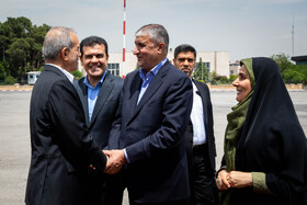 فرزانه صادق وزیر راه و شهرسازی، محمد اسلامی، رئیس سازمان انرژی اتمی و حسین افشین، معاون علمی رییس جمهور در مراسم بدرقه مسعود پزشکیان، رئیس جمهور به کشور عمان
