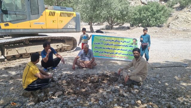 دستان پرمهر دانش‌آموز خَیّر اندیمشکی، آب را به روستایی دورافتاده و محروم رساند