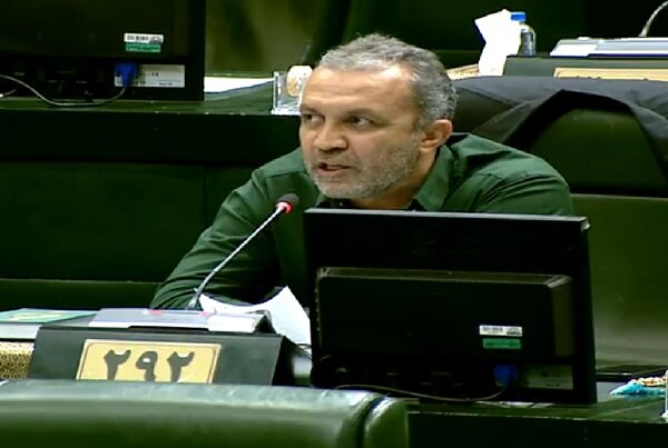فروردین: آقای رئیس‌جمهور به اعتراض کامیونداران ورود کنید