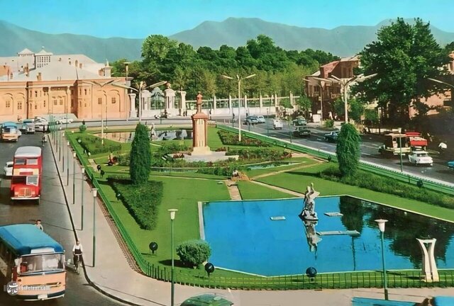 تصاویر دیدنی میدان بهارستان تهران از ۱۲۱۸ تا ۱۳۸۶