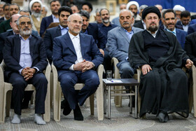 از راست- سیدحسن خمینی، تولیت حرم مطهر امام(ره) و محمدباقر قالیباف، رییس مجلس شورای اسلامی در مراسم تجدید میثاق با امام راحل (ره)
