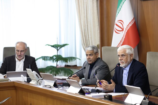 گزارش وزیر بهداشت از کاهش چشمگیر مهاجرت کادر درمان در ۶ ماهه دوم سال ۱۴۰۳