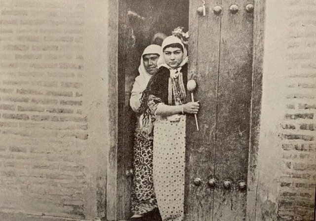سوگلی ناصرالدینشاه را با لباس چینی ببینید سوگلی ناصرالدینشاه را با لباس چینی ببینید