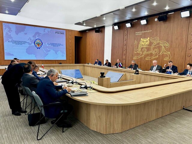 احمدیان: ایران از اصول خود در حفظ چرخه غنیسازی کوتاه نمیآید