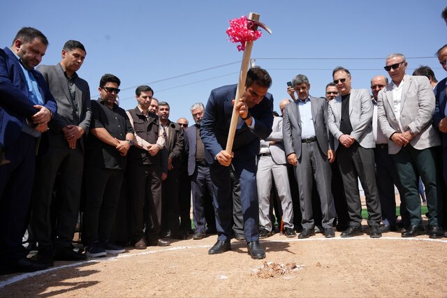 چادرملو خانه‌دار می‌شود/کلنگ استادیوم ۱۰ هزارنفری فوتبال در اردکان به زمین خورد