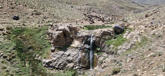 آبشار «دره‌غار» ملایر؛ نگینی در دل کوه‌های شاه‌نشین