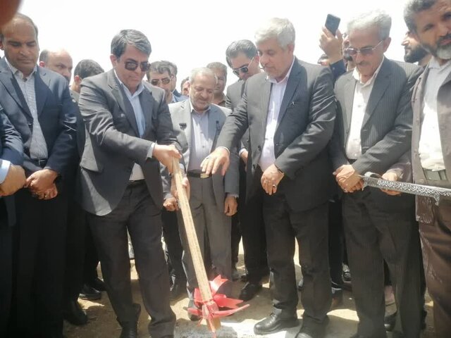  کلنگ‌زنی مدرسه ۱۲ کلاسه سایت مسکن ملی عنبرآباد با اعتبار ۲۸ میلیارد تومان