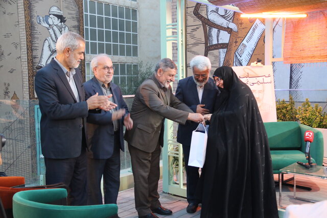 تجلیل از مرد راسخ کیهان هوایی