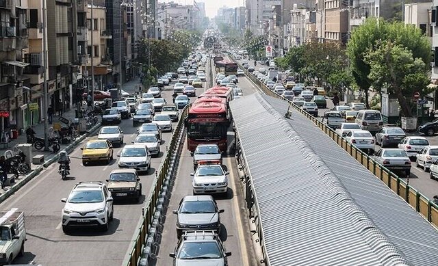 انتقاد عضو شورای شهر تهران از تردد خودروهای مسئولین در خطوط ویژه
