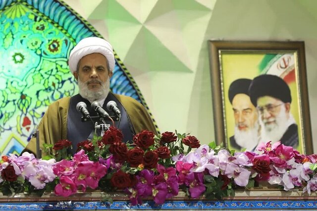 امام خمینی (ره) عرفان را به صحنه سیاست آورد
