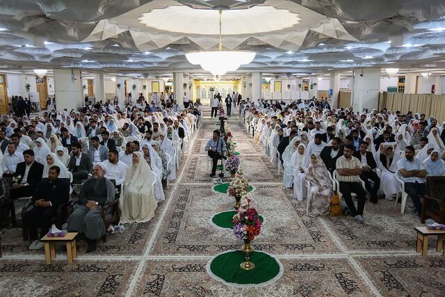برگزاری جشن ازدواج ۳۲۵ زوج جوان در حرم حضرت فاطمه معصومه (س) + تصاویر