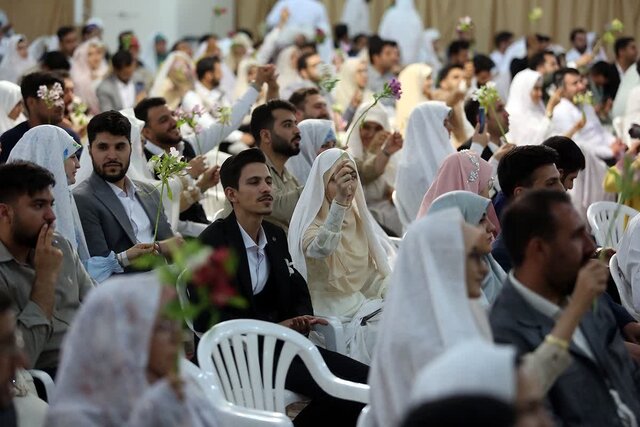 جشن ازدواج ۳۲۵ زوج جوان در حرم حضرت فاطمه معصومه (س) + تصاویر