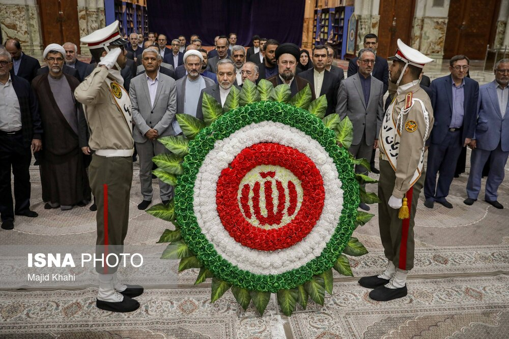 تجدید میثاق عراقچی و معاونان وزارت خارجه با آرمانهای امام خمینی (ره)