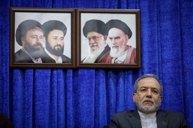 سیدعباس عراقچی، وزیر امور خارجه در حاشیه مراسم تجدید میثاق وزیر و کارکنان وزارت امور خارجه با آرمان‌های امام راحل
