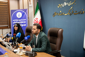 زهرا گلپایگانی، رئیس کارگروه ساماندهی مد و لباس کشور و محسن گرجی ،دبیر سیزدهمین جشنواره بین‌المللی مد و لباس فجر در نشست خبری سیزدهمین جشنواره مد و لباس فجر