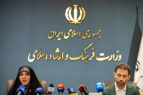 زهرا گلپایگانی، رئیس کارگروه ساماندهی مد و لباس کشور و محسن گرجی ،دبیر سیزدهمین جشنواره بین‌المللی مد و لباس فجر در نشست خبری سیزدهمین جشنواره مد و لباس فجر