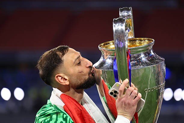 آخرین فرصت نقل و انتقالات: کدام ستارهها هنوز در فهرست فروش هستند؟