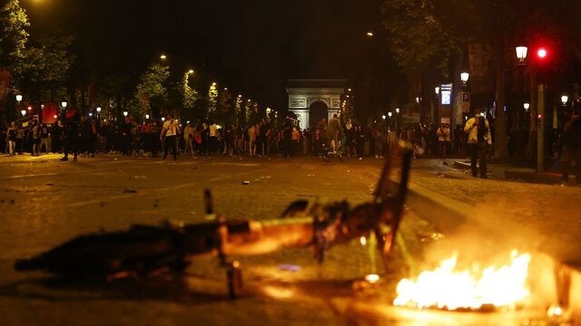 خشونت و مرگ در جشن فرانسویها برای اولین قهرمانی پاری سن ژرمن