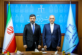  دیدار خالد شوانی، وزیر دادگستری عراق و امین حسین رحیمی، وزیر دادگستری ایران