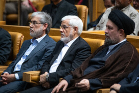سیدحسن خمینی، محمدرضا عارف، معاون اول رییس جمهور و حسین سیمایی صراف، وزیر علوم در اجلاسیه کنشگران حوزه امام خمینی (ره)