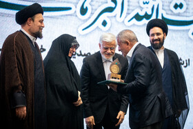 تقدیر از محسن هاشمی رفسنجانی در اجلاسیه کنشگران حوزه امام خمینی (ره)