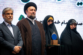 تقدیر از برگزیدگان در اجلاسیه کنشگران حوزه امام خمینی (ره)