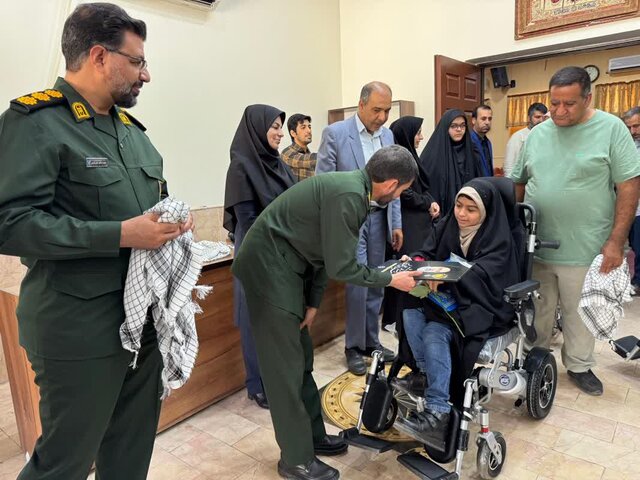 ۱۴ ویلچر برقی اهدایی به مددجویان بهزیستی رفسنجان تحویل شد