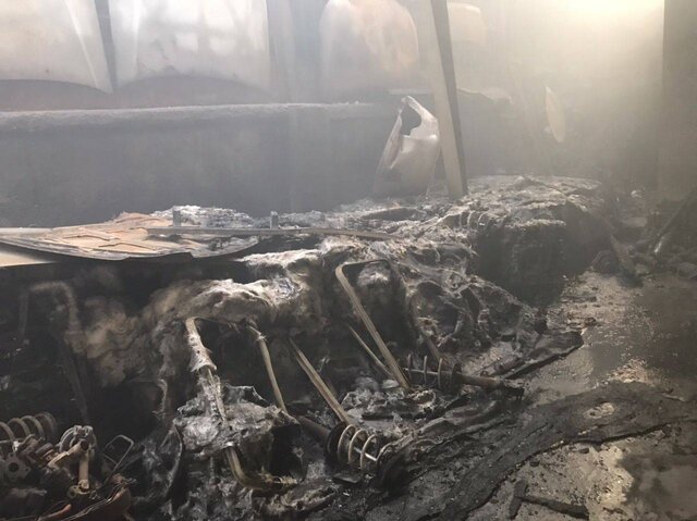 حریق در انبار لوازم یدکی خودرو در جاده قدیم کرج/ اعزام ۱۰ ایستگاه آتش نشانی