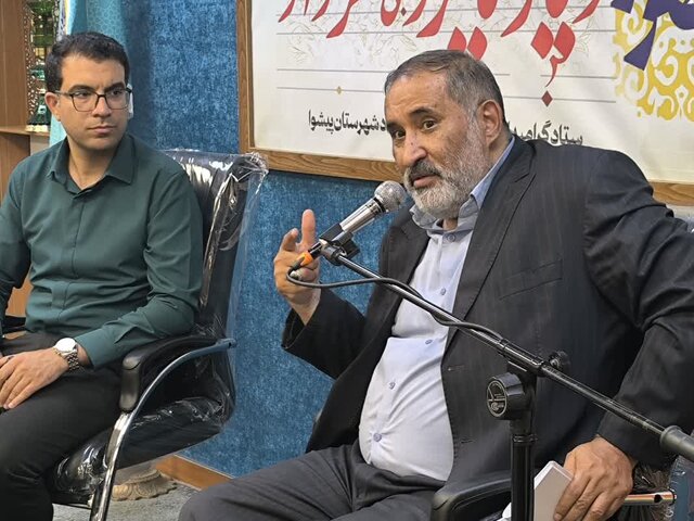 شعر مهمترین ابزار نفوذ فرهنگی ما در جهان است / ادبیات قیام ۱۵ خرداد هنوز شکل نگرفته است