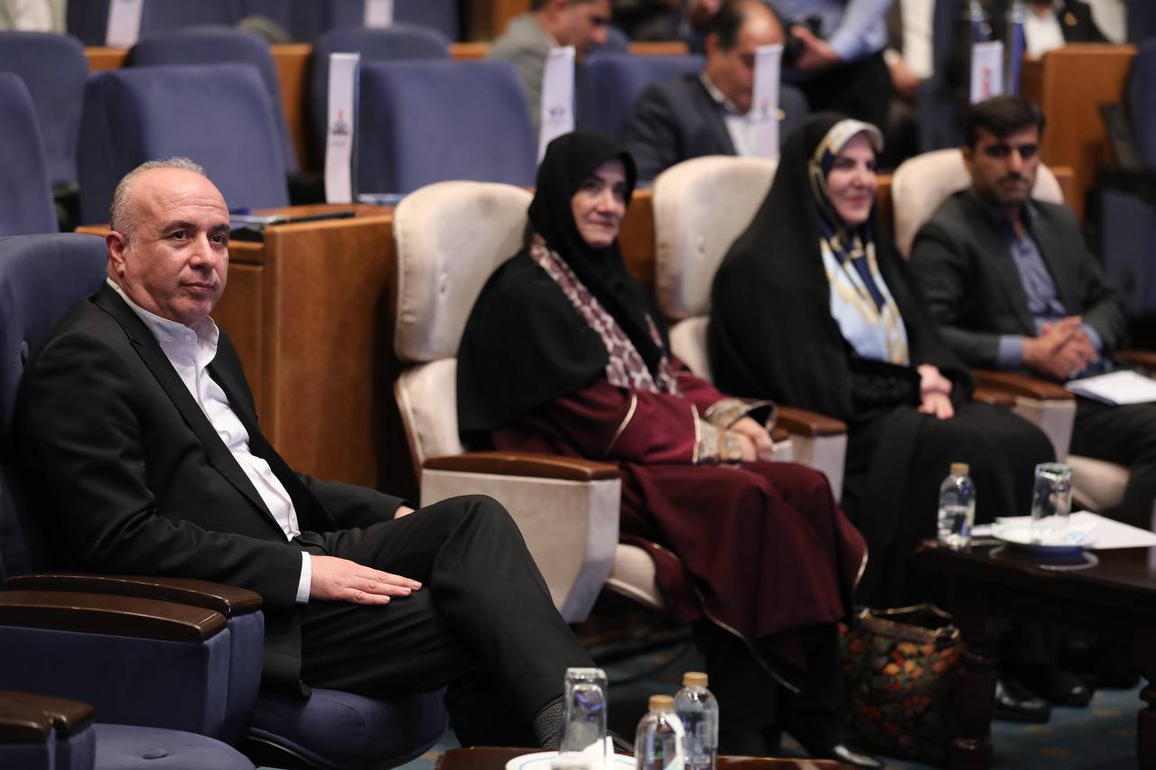 اعطای تندیس زرین نهمین اجلاس سراسری رضایتمندی مشتری به «سپینو» بانک صادرات ایران