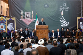 خوابش را ببینند از حقوق هسته‌ای خود کوتاه بیاییم