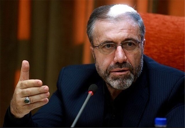 ملت ایران با یاد و خاطره امام و شهدا، مسیر انقلاب را با قدرت ادامه می‌دهند