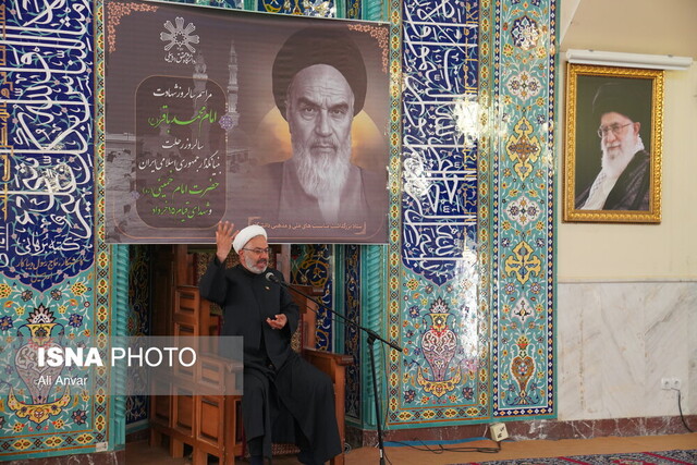امام خمینی(ره) با خودساختگی در مقابل جهان سکولار ایستاد