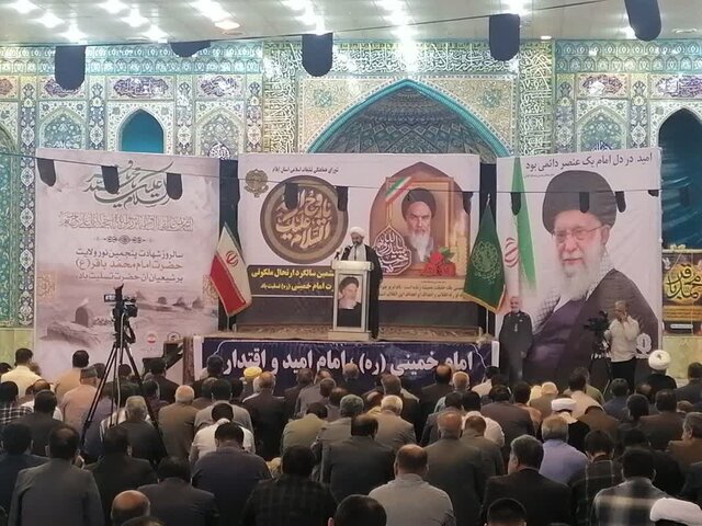 امام راحل شجاعانه دین را وارد عرصه سیاست کرد