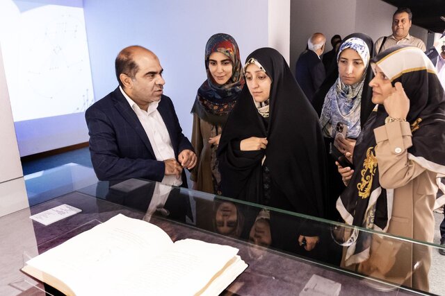 معاون رییسجمهور به نمایشگاه پیکاسو رفت/ راهاندازی ارکسترهای ویژه بانوان