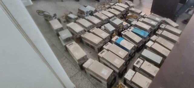 کشف ۴۸ ماینر غیرمجاز از زیرزمینی در کرج / با گزارش ماینرهای غیرقانونی تا ۲۰۰ میلیون پاداش بگیرید! کشف ۴۸ ماینر غیرمجاز از زیرزمینی در کرج / با گزارش ماینرهای غیرقانونی تا ۲۰۰ میلیون پاداش بگیرید!