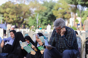 مراسم دعای عرفه در گلستان شهدا - اصفهان