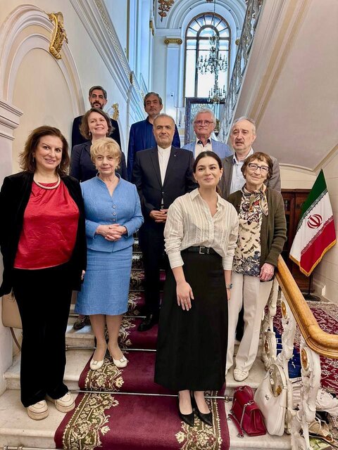 سفیر ایران خبر داد : سفر «پوتین» به تهران در آینده نزدیک /سرمایه گذاری ۸ میلیارد دلاری روسیه در میادین گازی ایران 