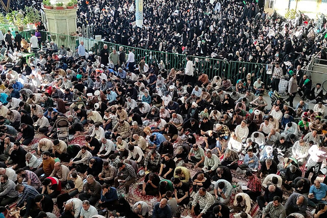ویدیو/ طنین زمزمه دعای پرفیض عرفه در گوشه و کنار شهرها ویدیو/ طنین زمزمه دعای پرفیض عرفه در گوشه و کنار شهرها