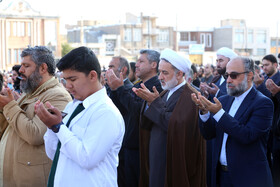 حضور حجت‌الاسلام والمسلمین حسین کثیرلو رئیس کل دادگستری استان اردبیل و جلال آفاقی دادستان عمومی و انقلاب اردبیل در نماز عید سعید قربان در اردبیل