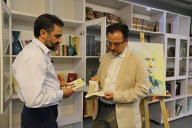 اهدای ۴۰ کتاب بازنشرشده نادر ابراهیمی به موزه‌اش