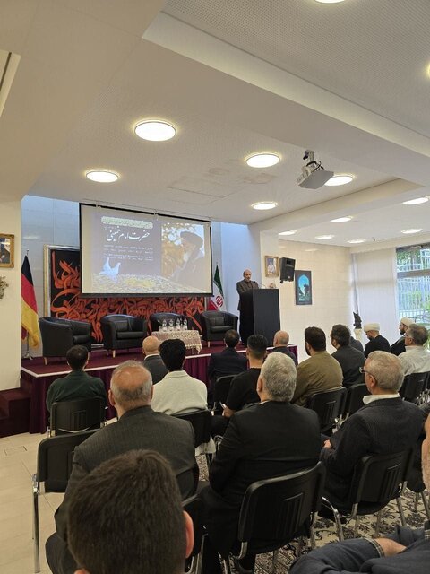 برگزاری میزگرد بررسی ابعاد عرفانی و سیاسی اندیشه امام خمینی (ره) در برلین