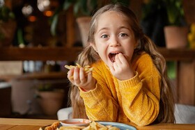 ویدیو/ اگر غذا را نجویم، چه اتفاقی در بدن رخ می‌دهد؟