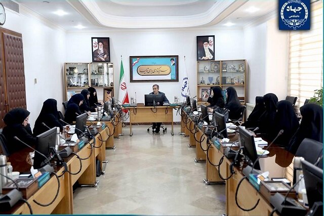 باید نیازهای واقعی زنان را بشناسیم و در سیاست‌گذاری‌ها لحاظ کنیم