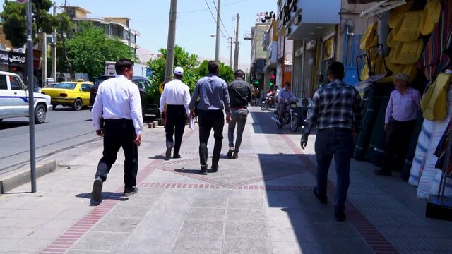 پاکسازی خیابان نادر شیراز در پی شکایات مردمی/ پلمب واحدهای متخلف و رفع سد معبر اصناف