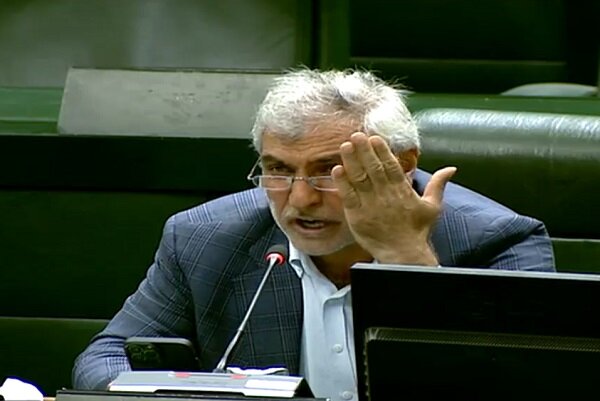 عضو کمیسیون برنامه: رئیس مجلس مانع تصویب برداشت تنخواه از بانک مرکزی شود