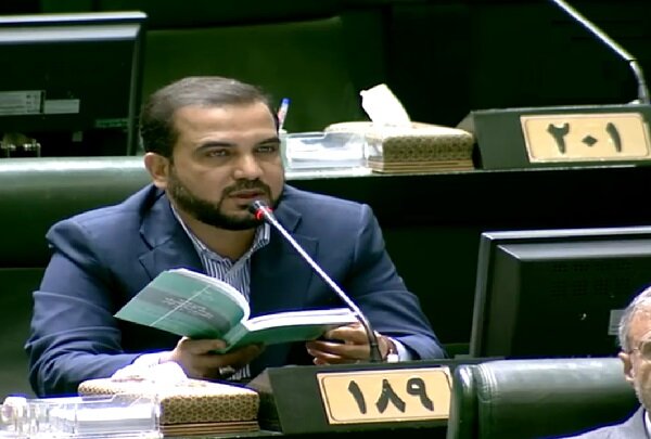 یوسفی: رهبری حجت را برای دفاع از تلاش های دولت تمام کردند