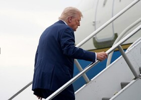 ترامپ هم روی پله‌ها به سرنوشت بایدن دچار شد