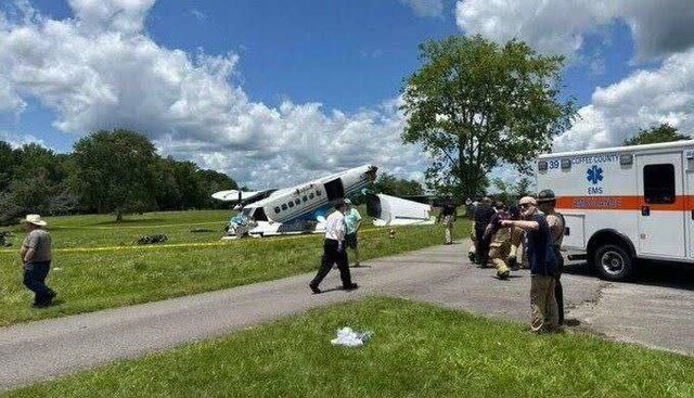 سقوط هواپیمای مسافربری در آمریکا با ۲۰ سرنشین سقوط هواپیمای مسافربری در آمریکا با ۲۰ سرنشین